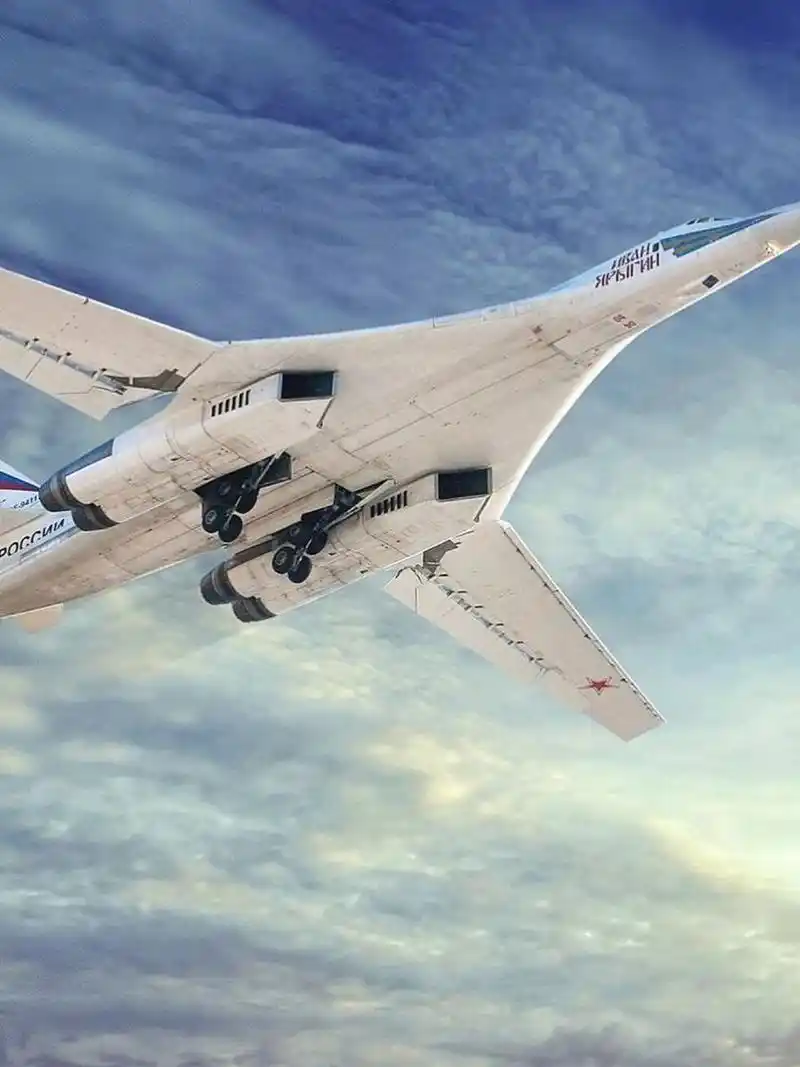 俄罗斯"白天鹅"图-160轰炸机 图-160轰炸机作战方式以高空亚音速巡航