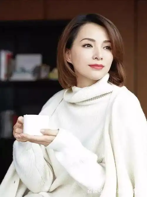 董卿若有诗书藏在心岁月从不败美人