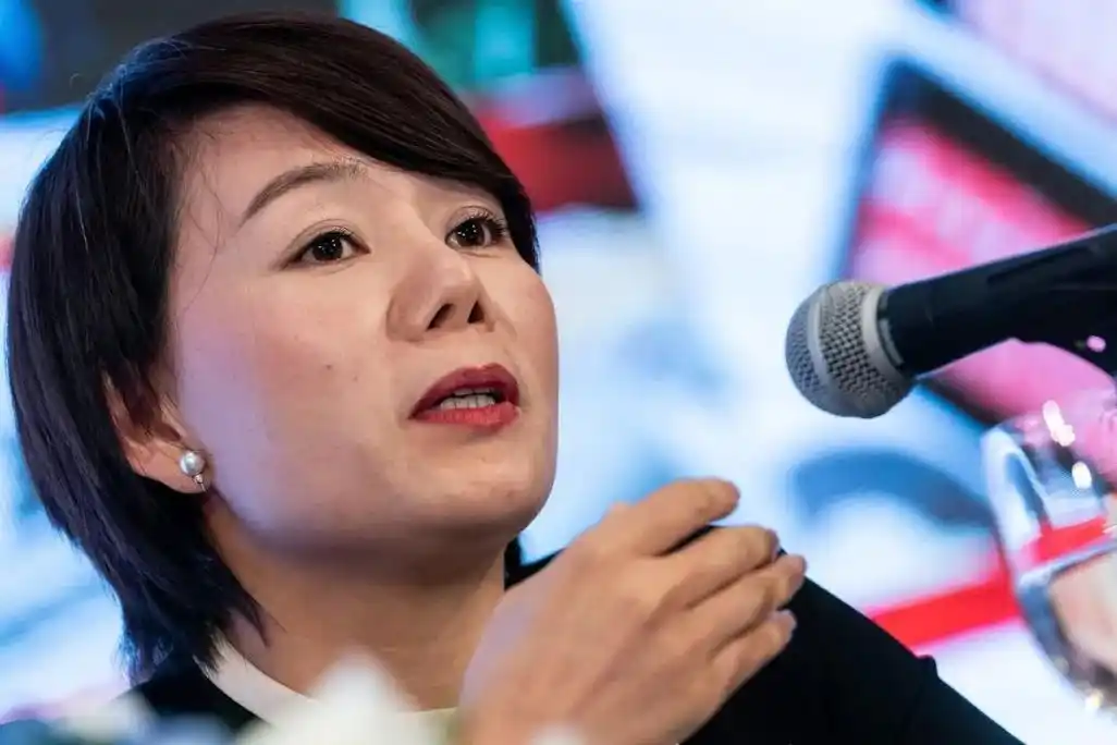 杨利娟草根逆袭的传奇故事似乎迎来了完美结局真的能救得了海底捞吗