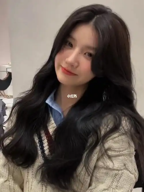 黑色头发烫完不显老的卷发造型长发必烫