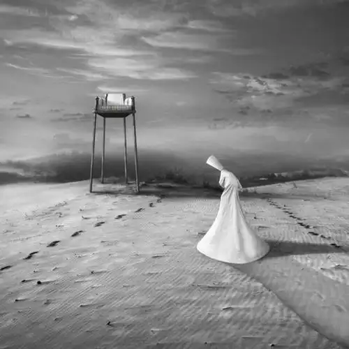 只剩下自己,在绝望中挣扎