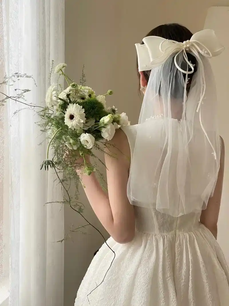 太爱这个蝴蝶结头纱啦～#温柔风 #婚纱照 #愿每个女孩都能嫁 - 抖音