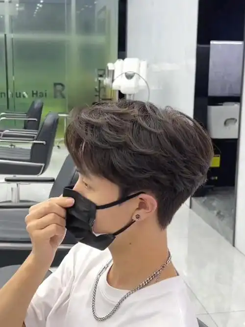 蓬松凌乱感纹理发型韩式凌乱感纹理烫门凌乱感韩式碎盖适合脸型:圆脸