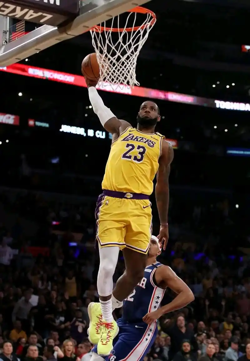 nba球星勒布朗詹姆斯的高清壁纸