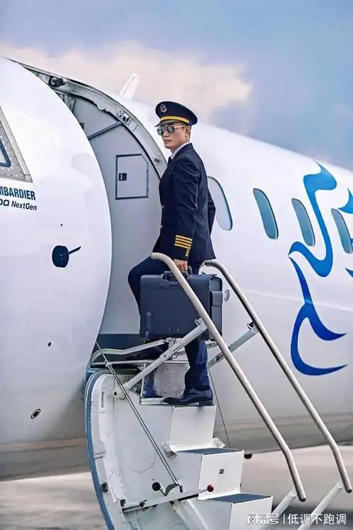 某民航机长的工资单!真是高得吓人!|飞行员_网易订阅