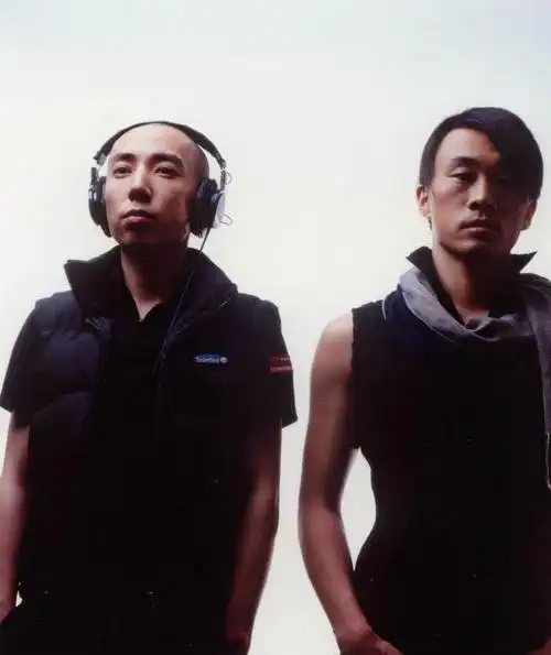 p>《零壹》是 a target="_blank" href="/item/译乐队/3233350" data