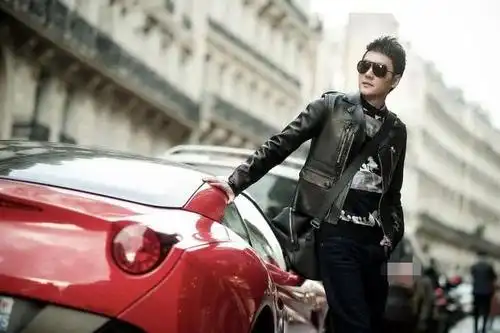 娱乐圈隐形富二代,驾十亿豪车出行,竟连换三任女神级女友?