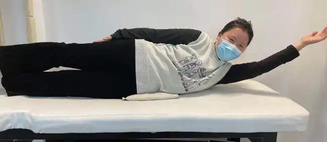 什么是脊柱侧弯,三分钟带您了解和预防!