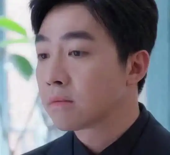 娱乐圈的世态炎凉在烧伤毁容的俞灏明身上展现得淋漓尽致