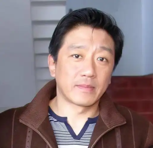 丁勇岱,这个名字或许在很多人的耳朵里并不熟悉,但他却是一位备受赞誉