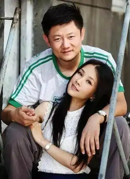 何琳与老公及女儿素颜曝光和婆婆吕中情如母女大姑子是军官大校