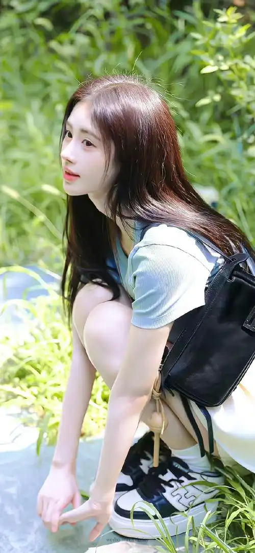 来自小鞠的夏日明信片9895    更新壁纸～  #鞠婧祎