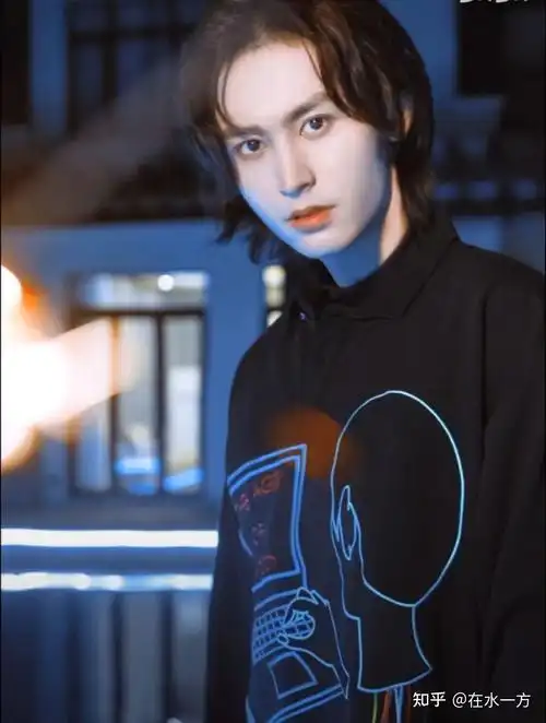 张哲瀚长发有多绝040404 - 知乎