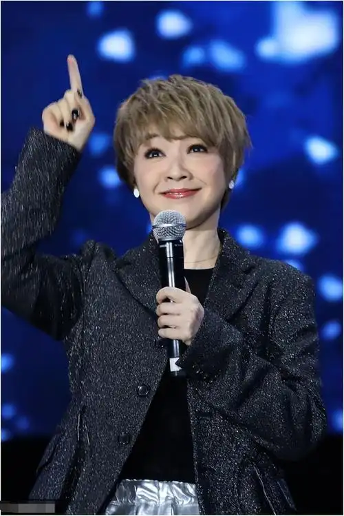 王菲进不了前五,徐小凤排第二,十大殿堂级女歌手究竟谁是第一