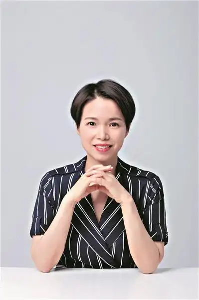 海哥:广东"网红"女作家,"佛系"心态下专产"良心之作"