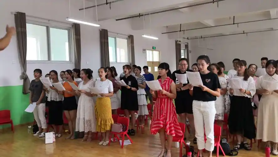 "奋进新时代出彩新叶县"———庆祝新中国成立70周年合唱展演音乐会