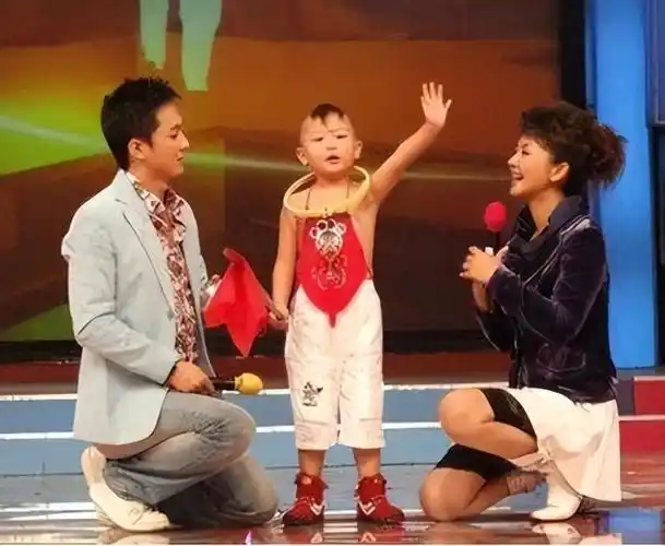 可是,总有那么一些人,他们就像是在严格的规则下生长的奇葩,不走寻常