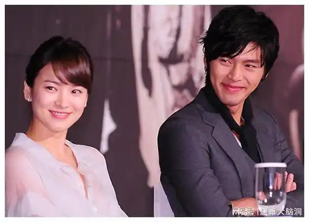 和姜素拉谈了一年,和孙艺珍因为合作《爱的迫降》修成正果,每个女朋友