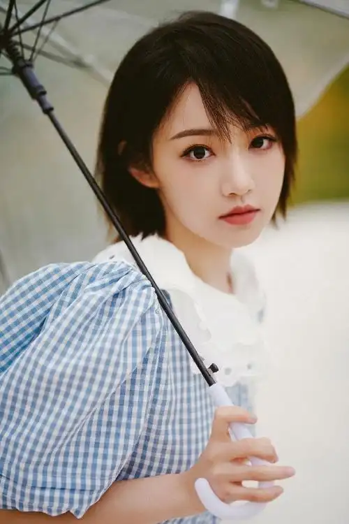 吴佳怡绿野逐风大片