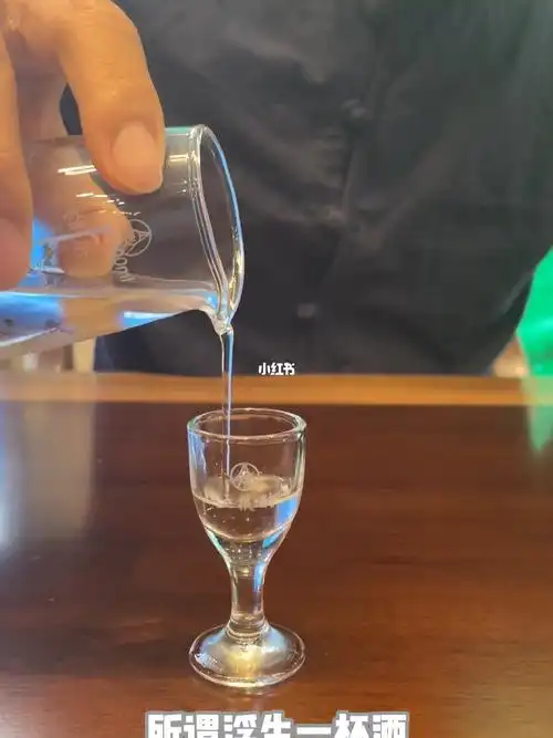 浮生一杯酒可消夏日忧