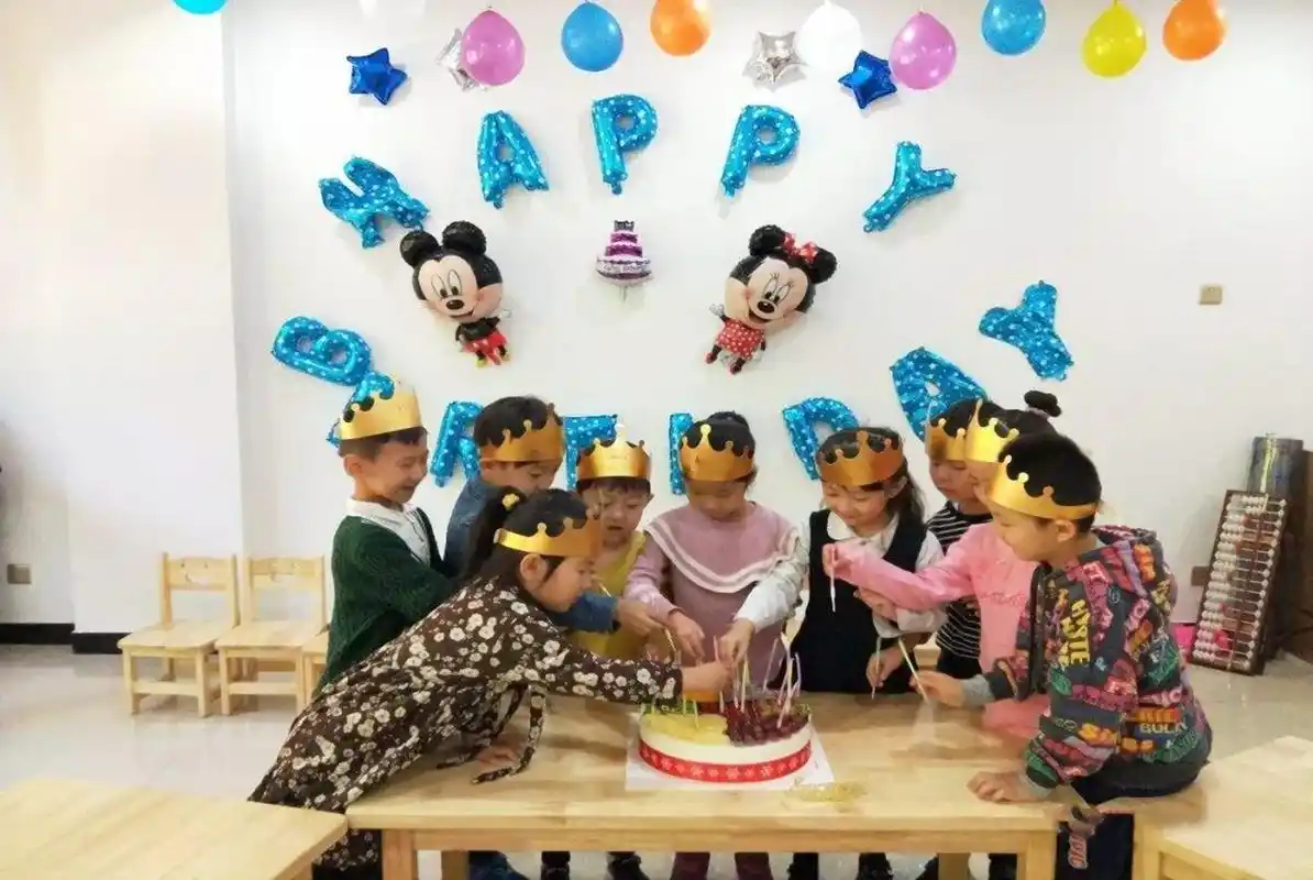 3,被小朋友孤立若是孩子过于安静或者过于调皮,与其他小朋友玩不到一