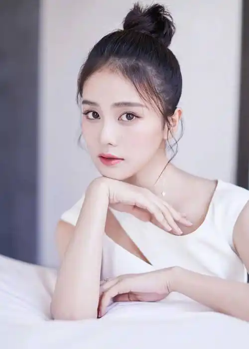 29岁白鹿,清纯中透着性感!_才华_表演_作品