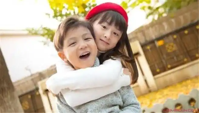 田雨橙和田宸羽的合照 田宸羽现在有多高几岁了