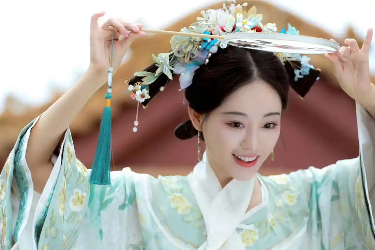 谁懂[开心]她和古装的适配度真的很高#祝绪丹古装造型