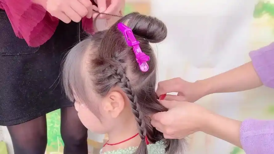 7岁女孩舞蹈考级我给她这样扎丸子头结果她成了舞台中的焦点
