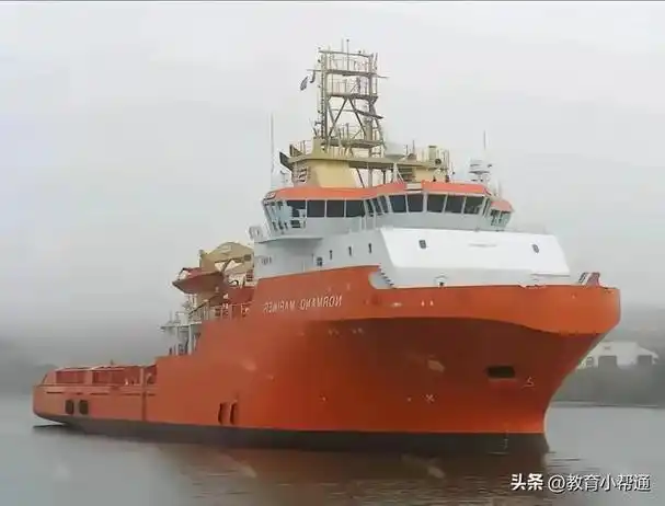 米左右,有网友是本地人,言那里有暗礁丛生,落潮时候能看到,当地渔船都