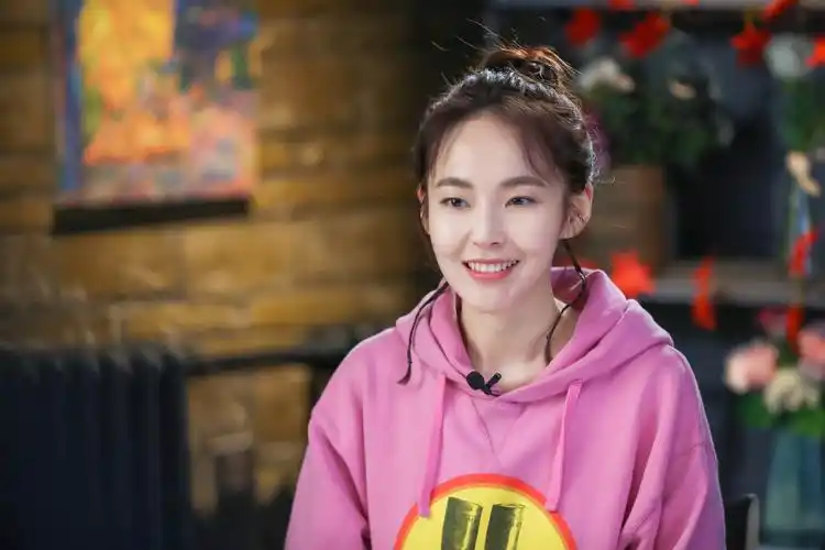 张佳宁与老舅张晓龙展现暖心日常 畅谈演艺道路上的悲喜历程