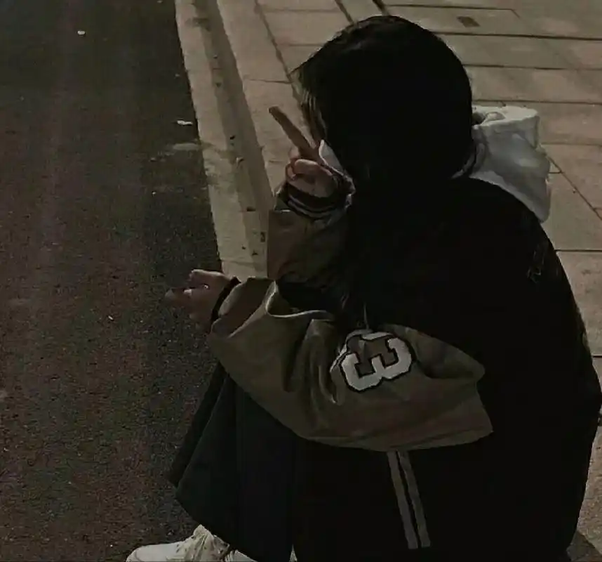 丧系女真人头像.