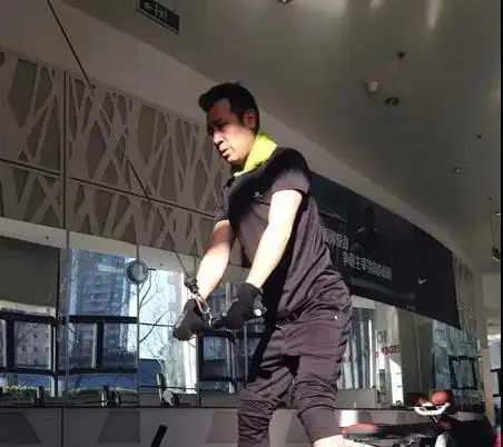 于和伟常年锻炼,如今状态似青年:人到中年,拼的是身材