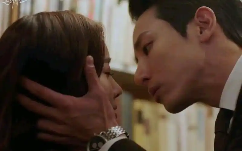 【韩剧重生bornagain】李洙赫×陈世妍cut金检确认心意的吻!