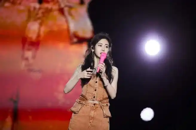 张碧晨让粉丝点演唱会歌单##张碧晨说公主请投票点歌