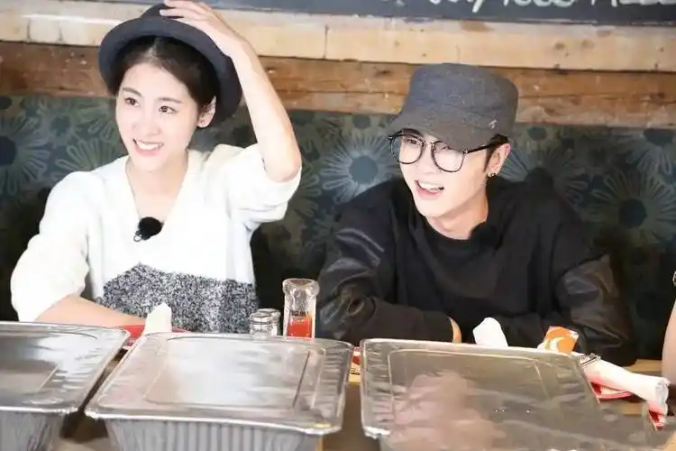 华晨宇,张碧晨,从相爱到相离,仅仅不到两年,爱的快,分的也快_小碧