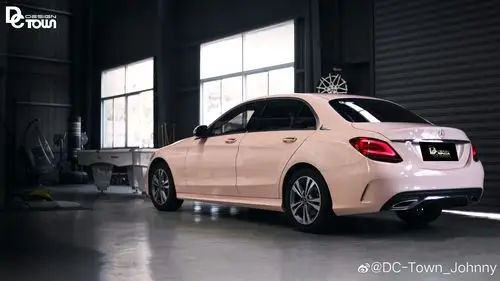 觉得好看就给个78吧奔驰c200浪漫冰激凌粉涂装dc出品