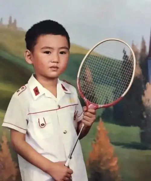 袁弘张歆艺夫妇童年照曝光,看完这些照片你觉得张歆艺整容了吗?