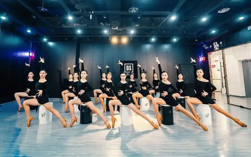 拉丁舞美腿霸屏!恰恰《ounce!