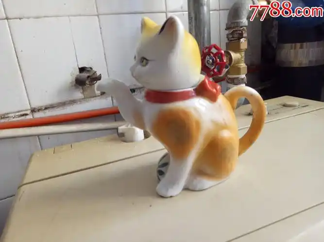 包老,黄釉底彩绘猫壶壶一个,喜欢就拿走吧,中拍发速递了