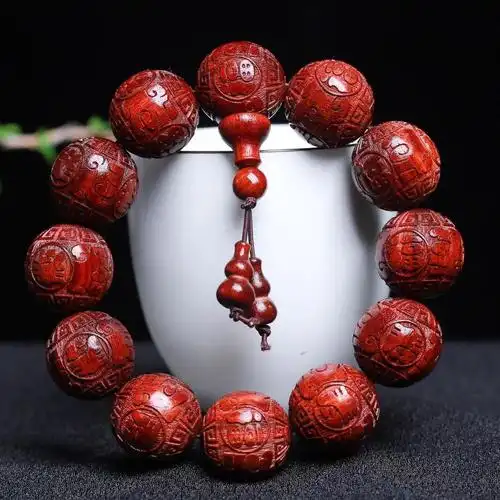 小叶紫檀手串(小叶紫檀手串的价位多少)