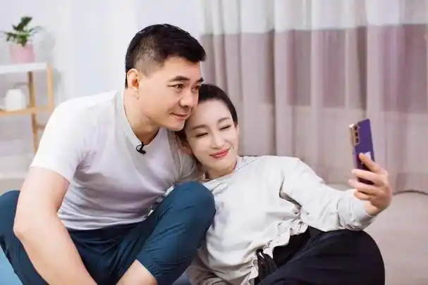 王新军:成名后抛妻弃子,把秦海璐宠成宝,前妻红了他糊了