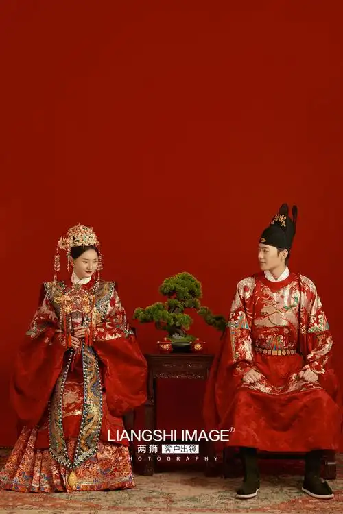 凤冠霞帔78许你此生不渝丨室内汉服婚纱照