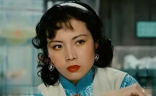 1982年参演《茶馆》片中扮演小丁宝1985年参演《吉祥胡同甲五号》汪