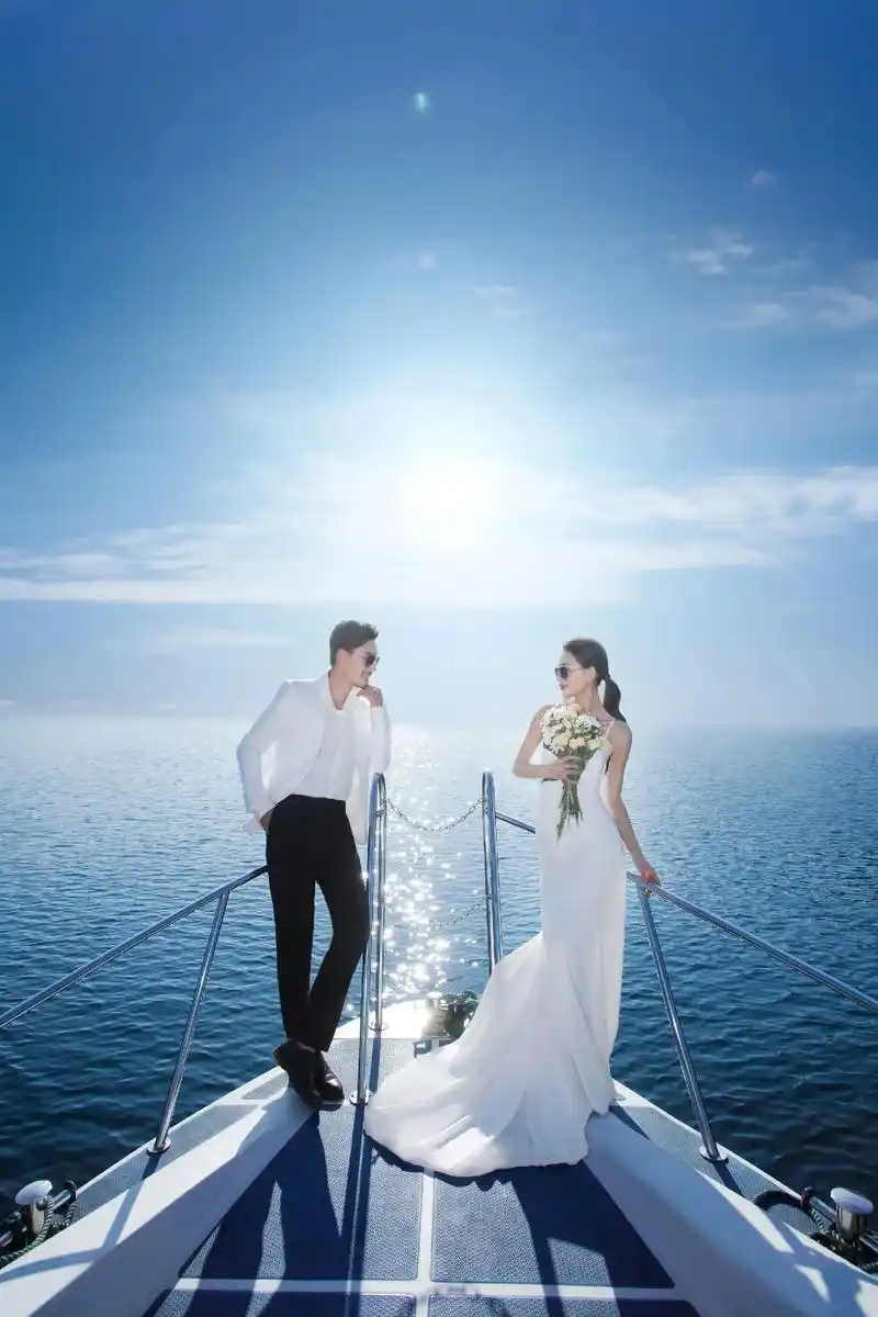 高级感海景婚纱照~游艇婚纱照 熟悉的大兴义 里布满幸福都足迹 - 抖音