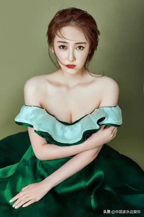 高姝瑶个人写真集(高姝瑶静时女神)(1)