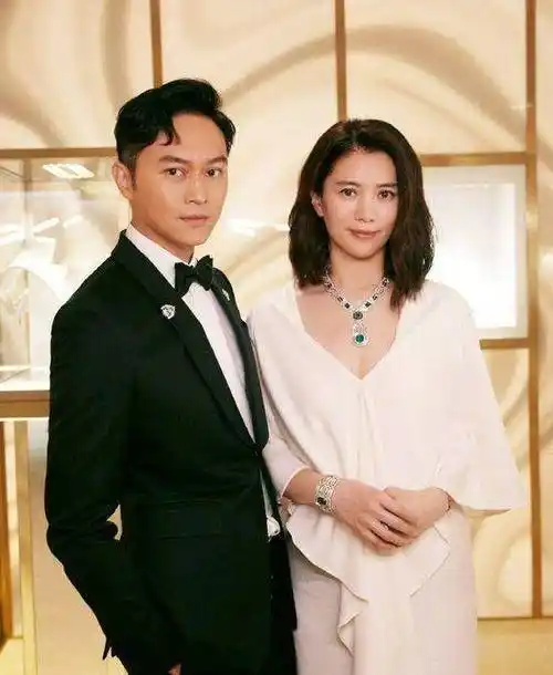 结婚21周年,张智霖袁咏仪晒照庆祝,网友赞叹不已_夫妻_爱情_皮肤