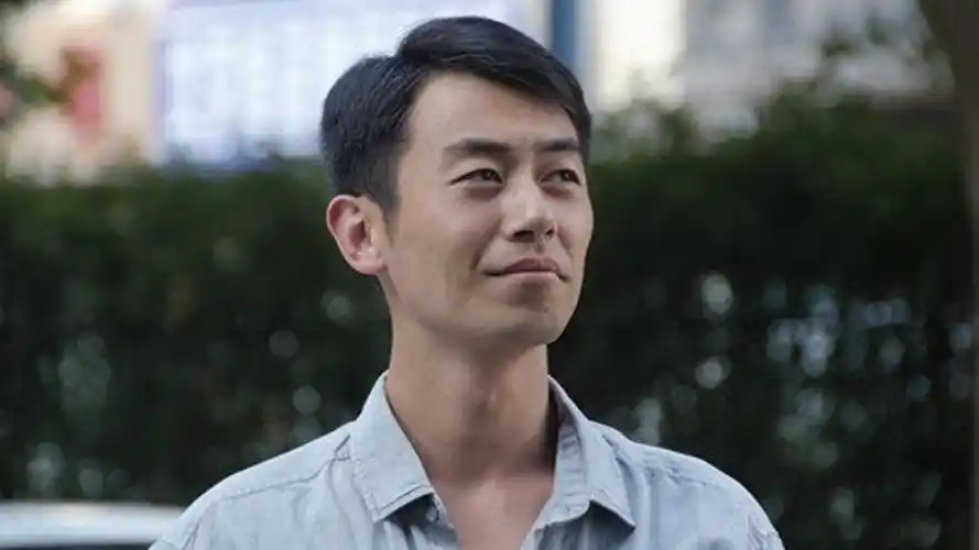 3《正阳门下》2013年上映,由刘家成执导,朱亚文饰演(韩春明).