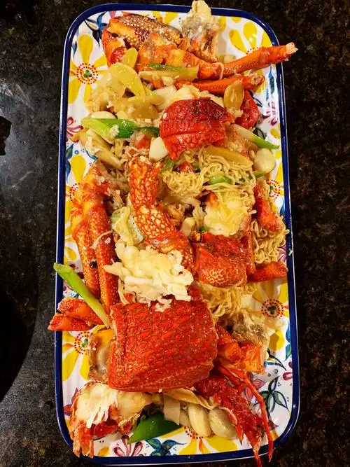 你会记得厨房里的这个身影做的澳洲大龙虾的标准吃法