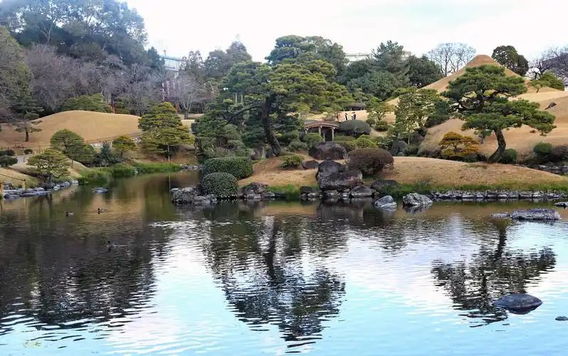 日本著名的庭园,犹如一座巨型山水盆景,游客慕名而来
